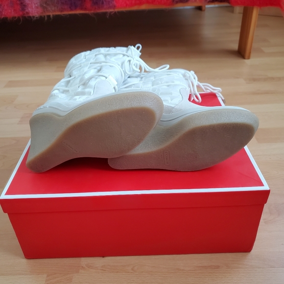 Shoes - Picture 4 of 4